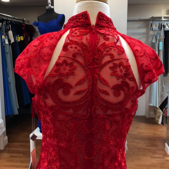 ✔️ Red prom dress adorned with beads - Picture 6 of 8